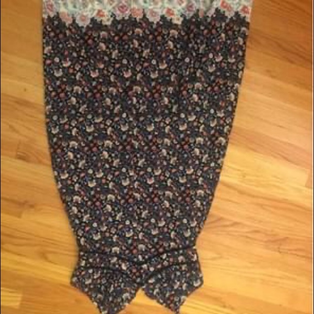 Beautiful floral navy dress - size large